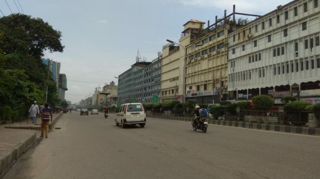 সোমবার কর্মদিবস হলেও ঢাকার রাস্তাঘাট ছিল অনেকটাই ফাঁকা।