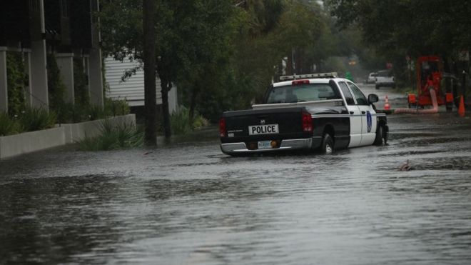 Calle inundada en Carolina del Sur.