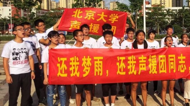 沈梦雨失联后，声援团在深圳惠州交界的龙广城广场举行抗议活动