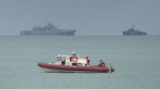 سفن روسية تقوم بعملية بحث قرب منتجع سوتشي بحثا عن جثث ركاب الطائرة الروسية،