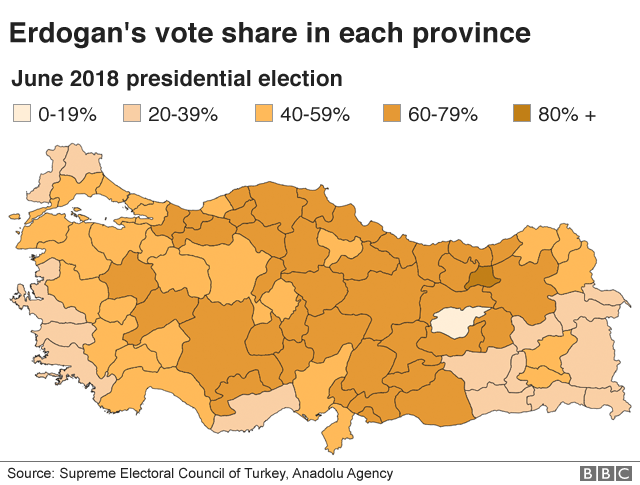 Карта показывает, где Эрдоган выступил лучше, используя более темный оттенок для более высокого процента голосов в каждой области
