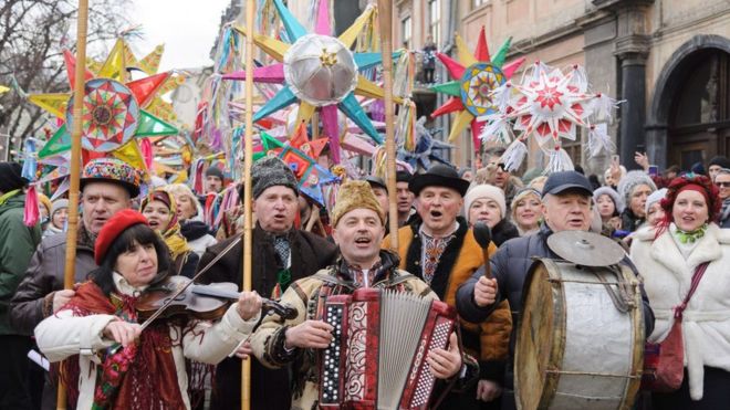 Новорічні ялинки України: які вони і що символізують - BBC News Україна