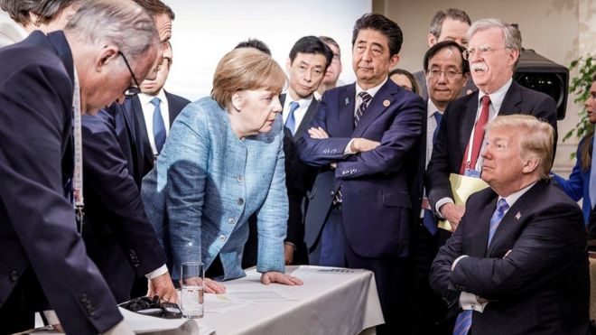 Shugabar gwamnati Jamus Angela Merkel na yi wa shugaban Amurka bayani