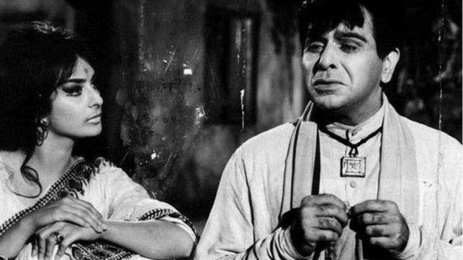 सायरा बानो के साथ 1970 की फ़िल्म 'गोपी' में दिलीप कुमार. सायरा ने दिलीप कुमार के साथ 'सगीना' और 'बैराग' जैसी फ़िल्मों में भी काम किया था.