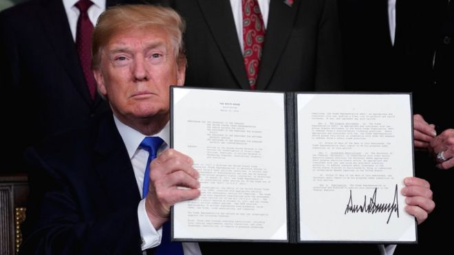 Президент США Дональд Трамп объявляет тарифы на товары из Китая в Белом доме в Вашингтоне, 22 марта 2018 года