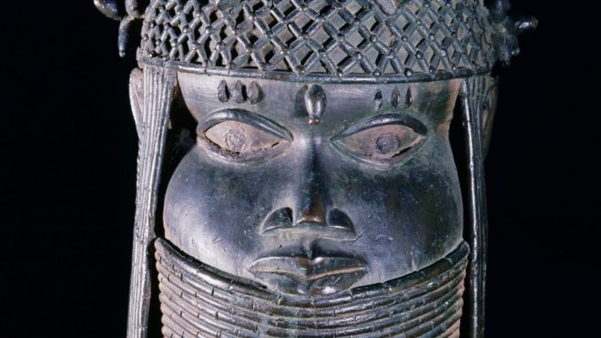 Berlin's Pergamon Museum exhibits Tell Halaf statues - BBC News