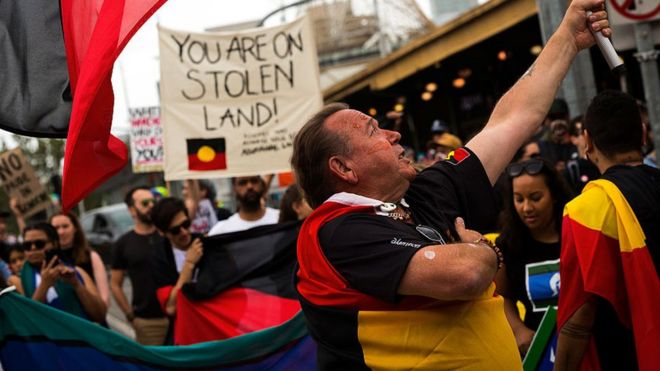 Акция протеста по поводу Дня Австралии, прошедшего в этом году в Мельбурне