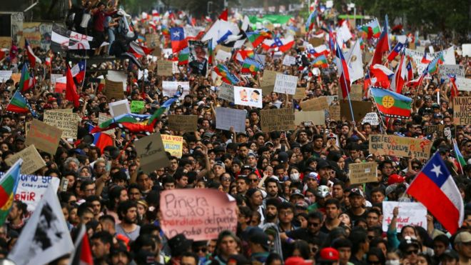 Протестующие в Чили 25 октября