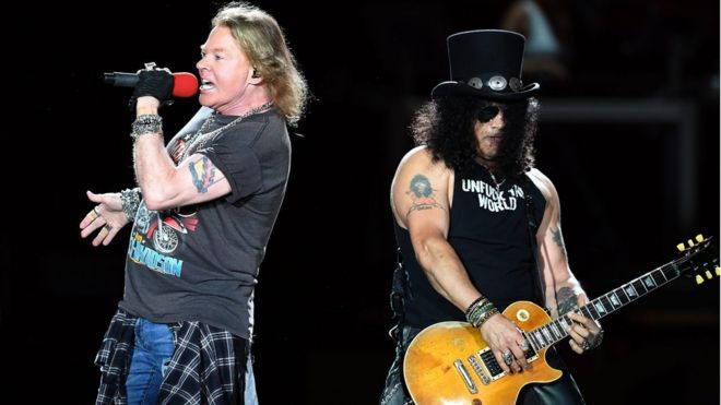 Lead singer Axl Rose (L) and guitarist Slash (R) of US hard rock band Guns N" Roses perform in Brisbane, Australia,