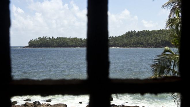 Вид из тюрьмы на Острове Дьявола, который сделал Французскую Гвиану знаменитой в 19 веке