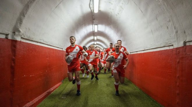 Ragbisti Crvene zvezde u tunelu stadiona "Rajko Mitić"