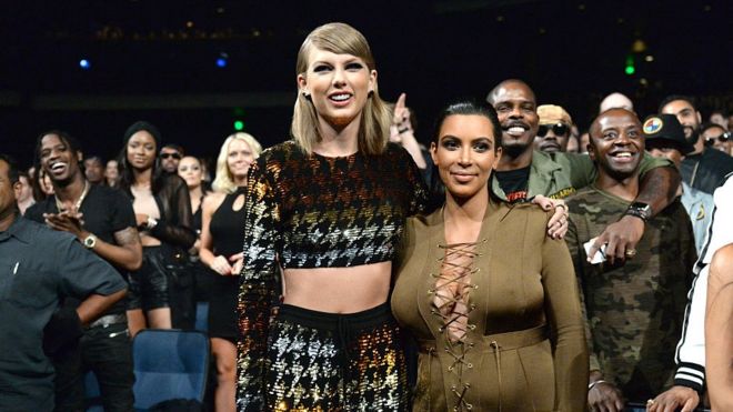 Тейлор Свифт и Ким Кардашьян на церемонии вручения наград MTV 2015
