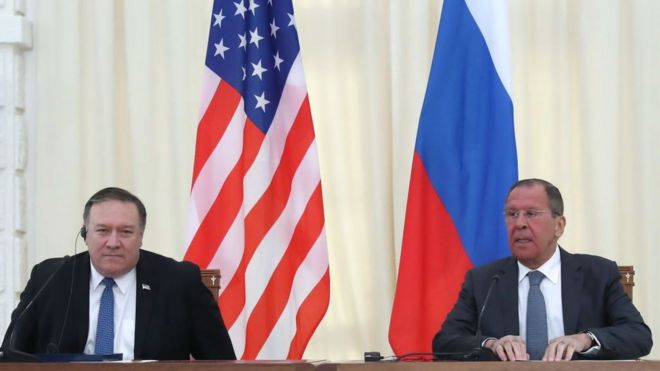 Mike Pompeo y Sergei Lavrov.