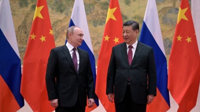 Vladimir Putin com Xi Jinping nesta sexta (4 de fevereiro)