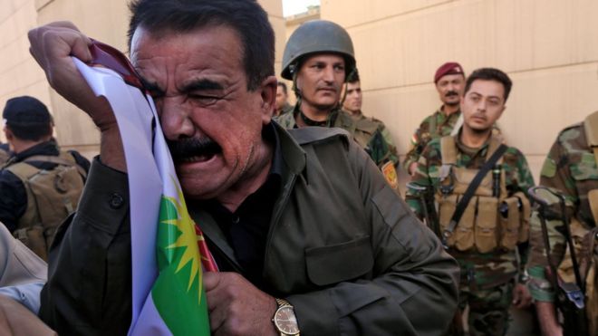 Иракские курды проводят демонстрацию в консульстве США в Эрбиле, столице автономного иракского Курдистана, 20 октября 2017 года