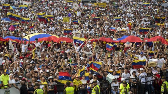 Помощь Венесуэлы Живая толпа