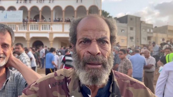 متظاهر في درنة