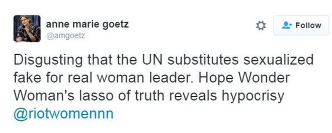 Профессор Нью-Йоркского университета Анна Мари Гетц пишет в Твиттере: «Отвратительно, что ООН заменяет сексуализированную фальшивку на настоящего лидера женщин. Лассо истины Надежды Чудо-женщины раскрывает лицемерие @ riotwomenn & quot ;.