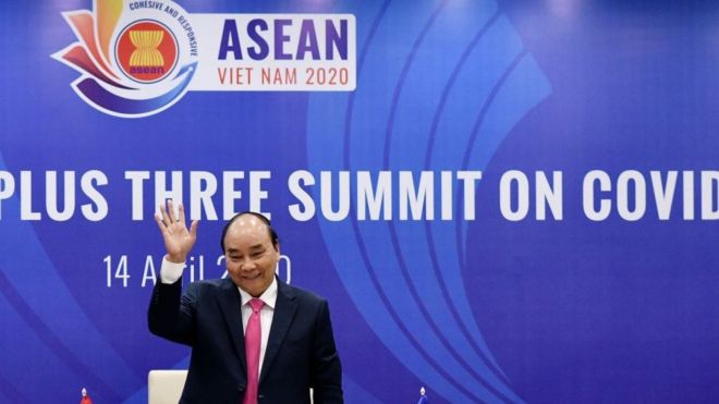 Hôm 14/4, trên cương vị Chủ tịch ASEAN 2020, Thủ tướng Nguyễn Xuân Phúc chủ trì Hội nghị về ứng phó dịch bệnh COVID-19 bằng hình thức họp trực tuyến