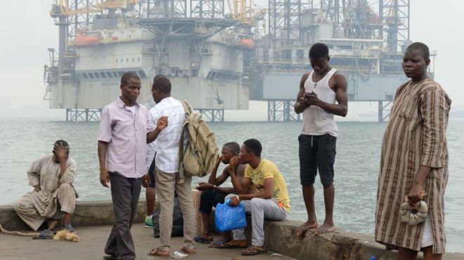 Нефтяные сооружения в гавани Лагоса