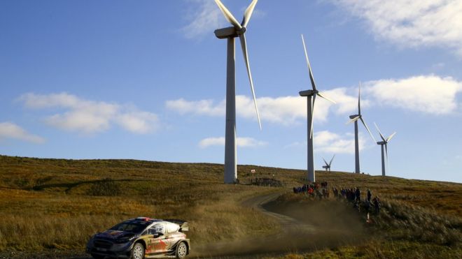 Ветровая электростанция в середине Уэльса