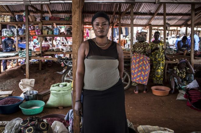 Портрет Роуз, имя которого было изменено для защиты, трейдер рынка в Манджине, ДРК