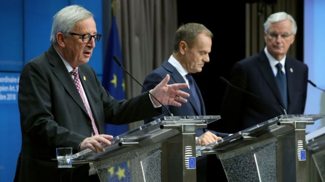 Avrupa Komisyonu Başkanı Jean-Claude Junker, AB Konseyi Başkanı Donald Tusk ve AB'nin Brexit Başmüzakerecisi Michel Barnier (soldan sağa)