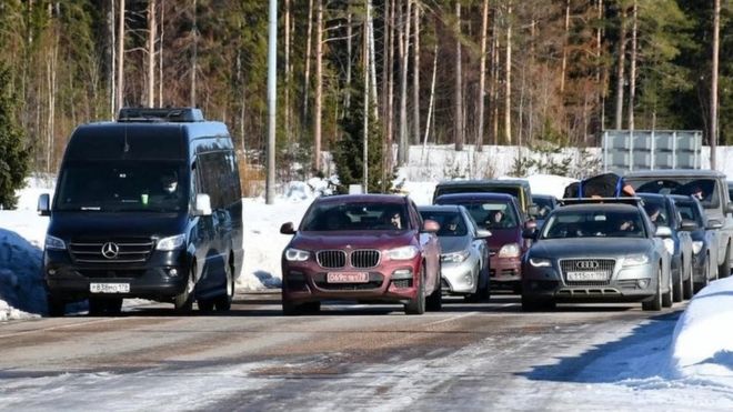 Cars pictured queueing up to cross the border into Finland from Russia