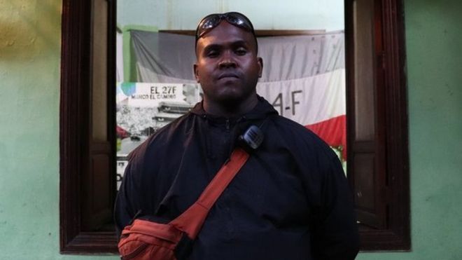 Sombra, homem que está à frente de um dos coletivos que atuam em defesa do mandato de Nicolás Maduro, na Venezuela
