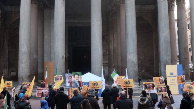 Протесты против президента Ирана Хасана Рухани в Риме