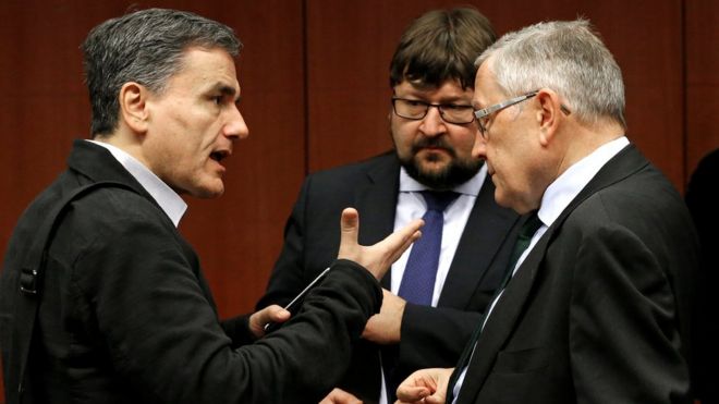 Министр финансов Греции Евклид Цакалотос (слева) и управляющий директор Европейского механизма стабильности Клаус Реглинг
