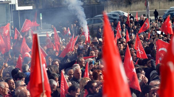 Сторонники оппозиционной ТЭЦ провели во вторник митинг, чтобы отметить то, что они непреклонны - это победа в Стамбуле