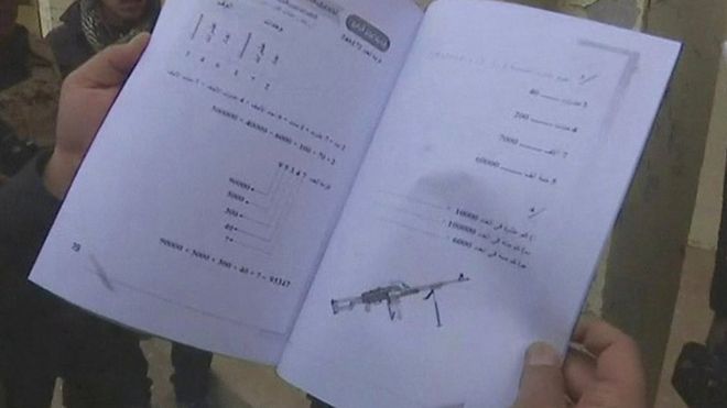 كتاب لتعليم اللغة لاطفال الموصل على زمن داعش