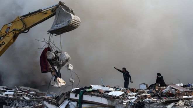 Rescue teams dey comot ipo wey dey trapped for di earthquake
