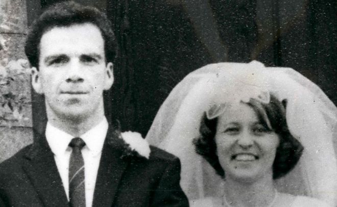 Первый донор сердца Великобритании Патрик Райан встретился со своей женой Мици в день их свадьбы