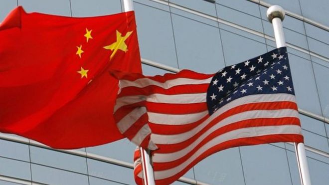 Afisa mmoja wa kidiplomasia kutoka Marekani amekamatwa na kushtakiwa kwa kutoa nakala za siri kwa ajenti mmoja wa China.