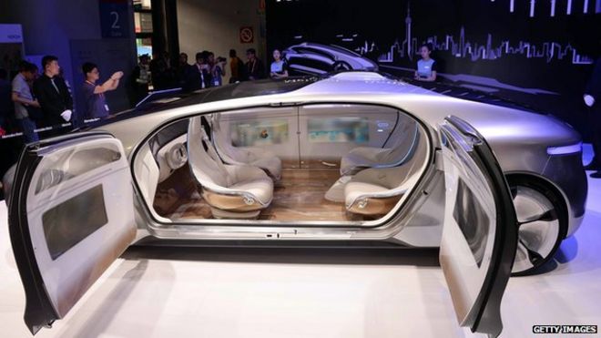 Автомобиль без водителя от Mercedes-Benz на первой выставке потребительской электроники (CES) в Азии в Шанхае 26 мая 2015 года.