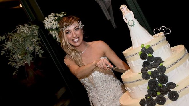 Laura Mesi, who married herself, cuts her wedding cake