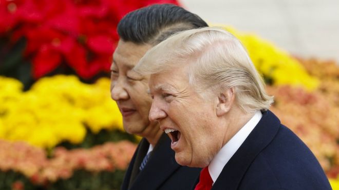 Президент США Дональд Трамп принимает участие в церемонии с президентом Китая Си Цзиньпином 9 ноября 2017 года в Пекине, Китай.