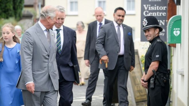 Принц Чарльз прибыл в Миддфай, Кармартеншир