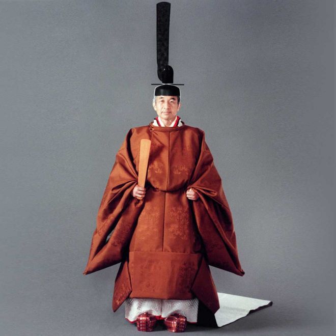 Японский император Акихито в парадной одежде, 1990