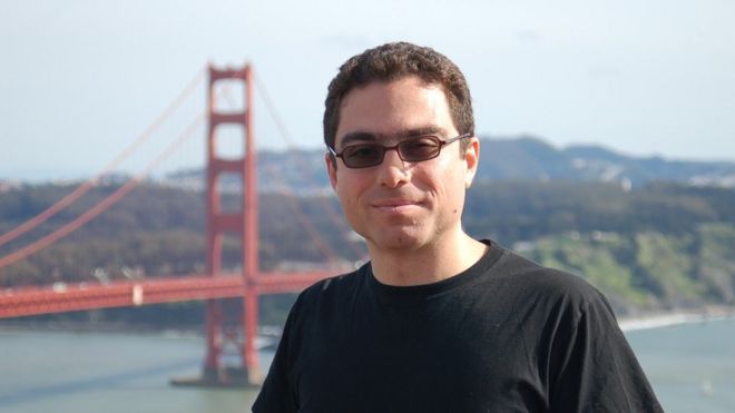 Иранско-американский консультант Сиамак Намази изображен на этой фотографии, сделанной в Сан-Франциско, штат Калифорния, в 2006 году и предоставленной Ахмадом Киаростами.