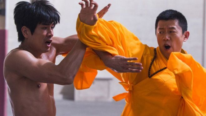 Muigizaji wa Hong Kong Philip Ng akimuigiza Bruce Lee katika filamu kuhusu historia yake.