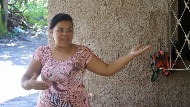 Paula Santos, cuja família foi removida de casa em Recife