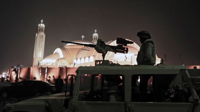 Охранники египетской армии возле нового Рождественского собора в новой административной столице