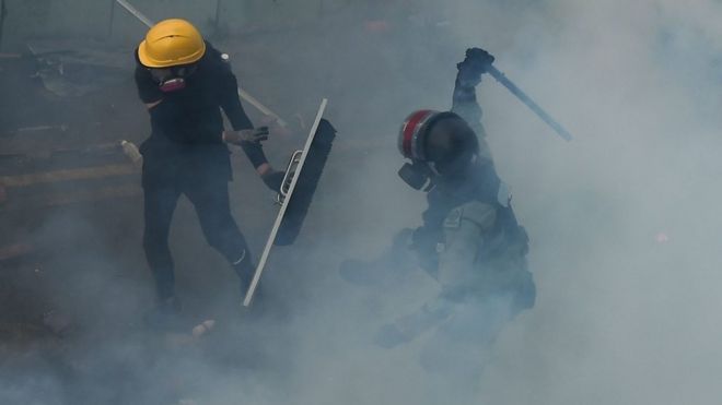 Biểu tình Hong Kong: Trường ĐH bị cảnh sát bao vây