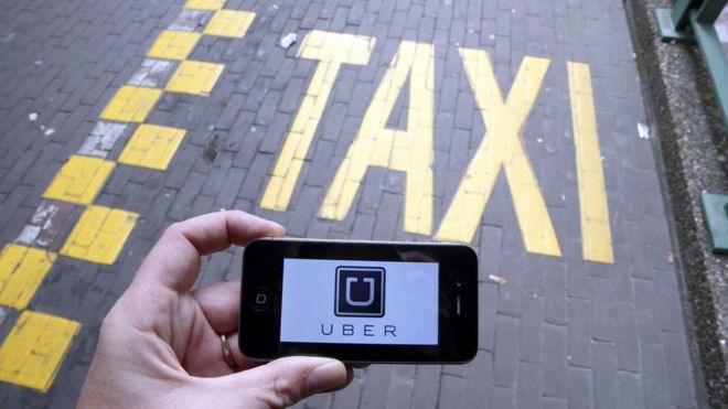 Приложение Uber появляется на смартфоне