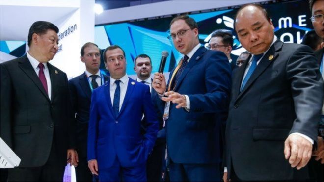 Chủ tịch Trung Quốc Tập Cận Bình, Thủ tướng Nga Dmitry Medvedev, và Thủ tướng Nguyễn Xuân Phúc tại Triển lãm Triển lãm Nhập khẩu Quốc tế Trung Quốc hồi tháng 11/2018