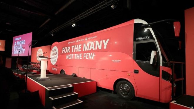 Миниатюрный боевой автобус на старте кампании лейбористов