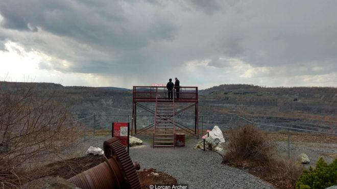 Vista da mina de amianto